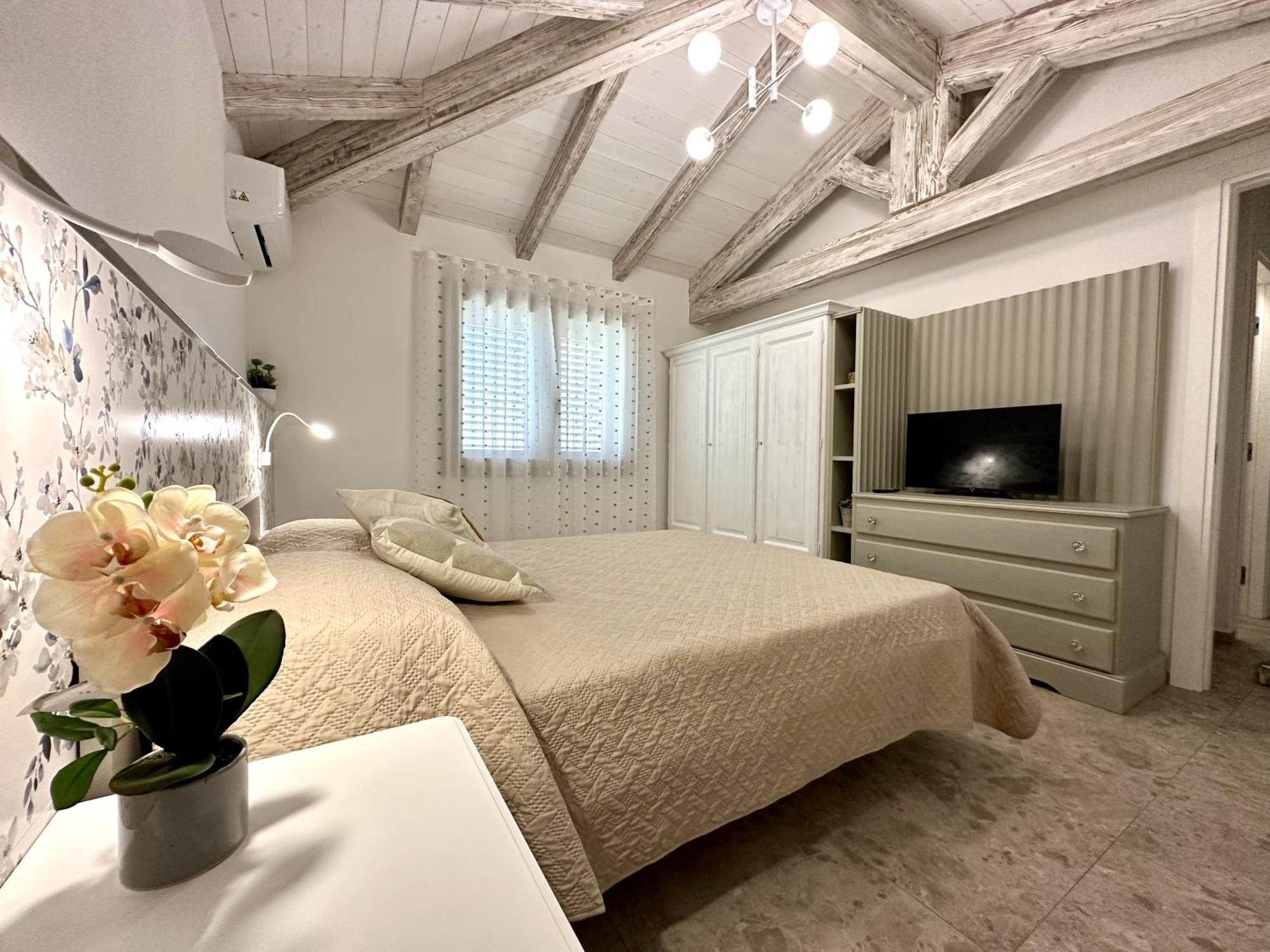 Villa Smeraldo 卡斯蒂亚达斯 外观 照片